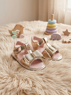 Sandália Baby Dourada com Laço e Pérolas